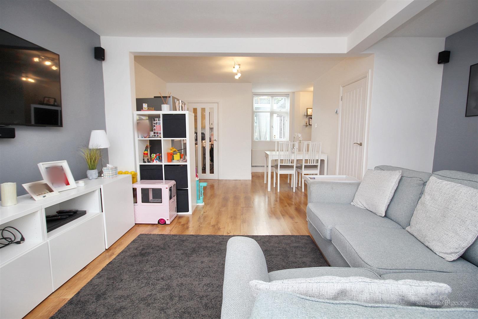 3 bed property in Grasmere Avenue, Reading